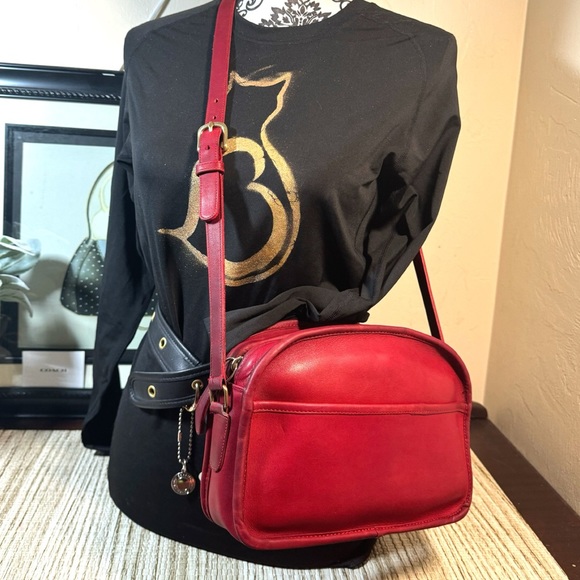 ❤️SOLD❤️Vintage Coach NYC Red Camera Bag 9760 - Picture 6 of 10